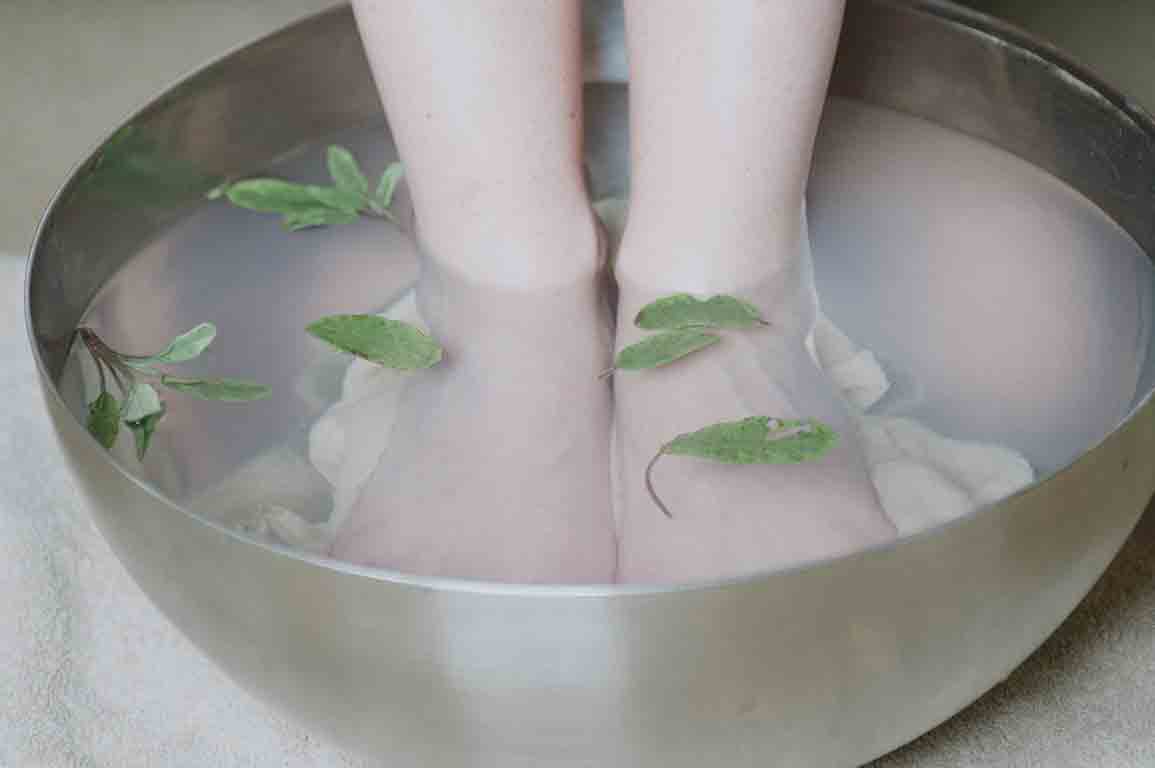 5 Most Effective Foot Baths to Get Rid of Smelly Feet